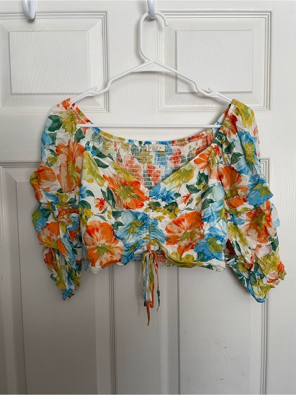 Illa Illa Womens sz M Floral Smocked Crop Top - White with Orange & Blue Flowers